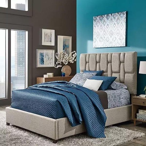Elegant Bed with Briston Pattern Tufting